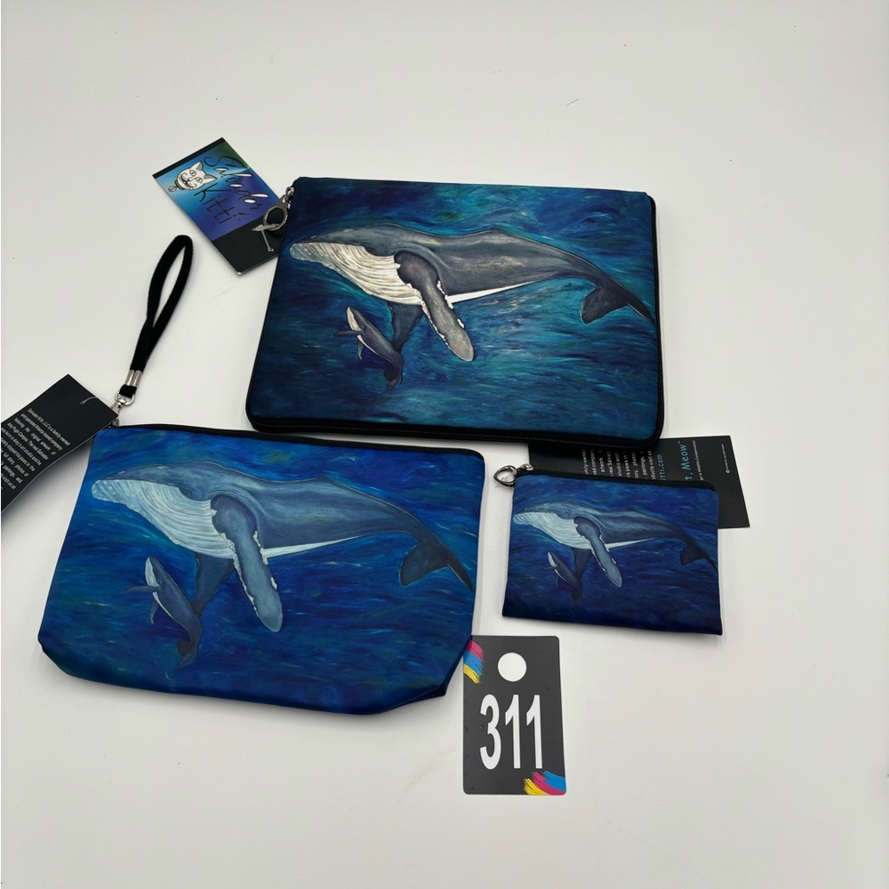 M311 Salvador Kitti 3 piece set of the humpback whale. Ipad, cosmetic, & change.